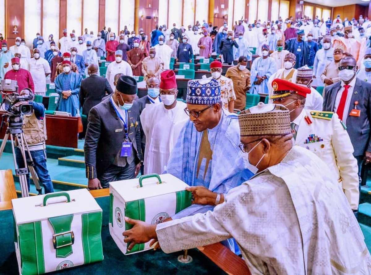 President Buhari presents 2021 Draft Appropriation Bill to National Assembly