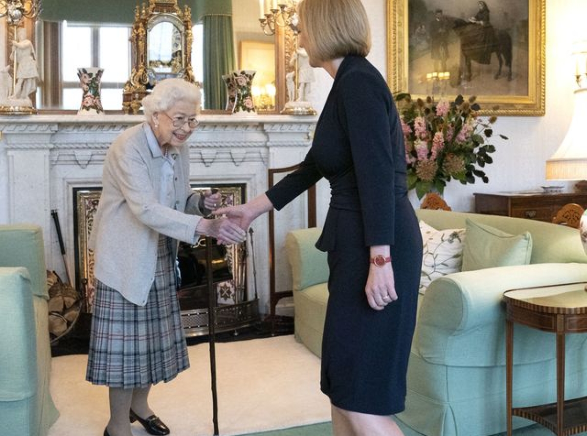  Queen Elizabeth of England dies at 96