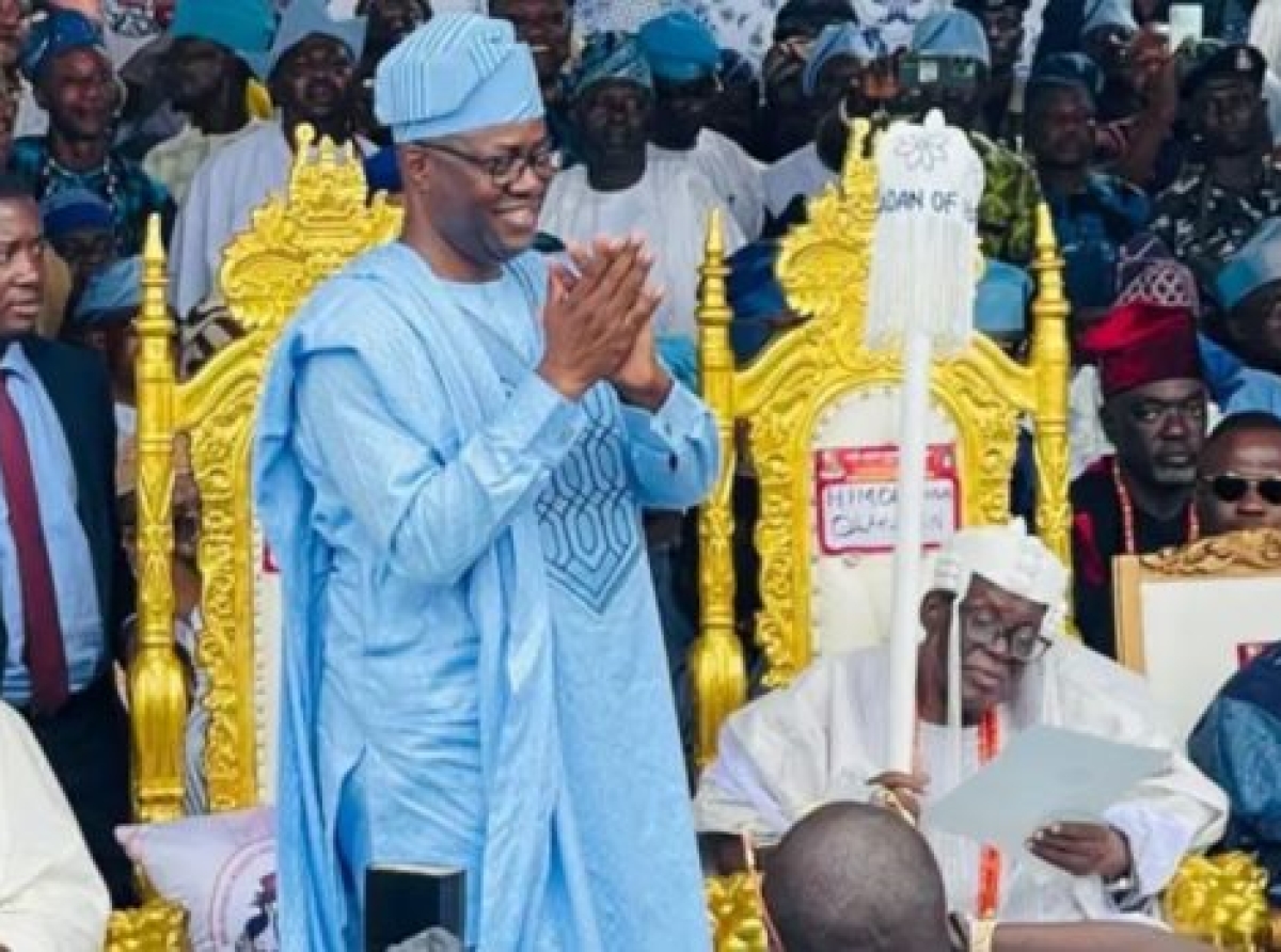 Ibadan agog as Oba Olakulehin gets Staff of Office as 43rd Olubadan