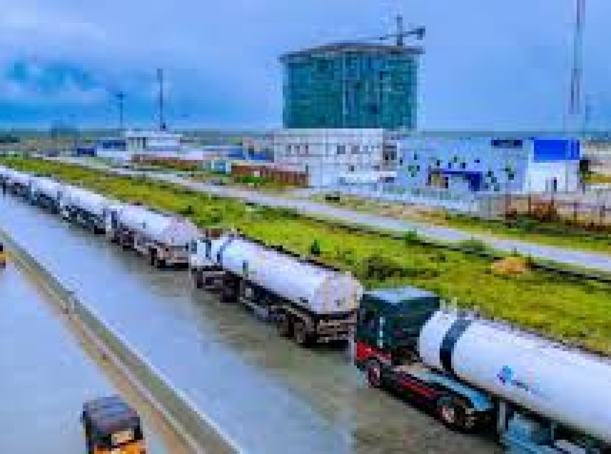 Nigerians groan over incessant fuel hike.....As NNPC Jacks fuel up to N1030/Litre